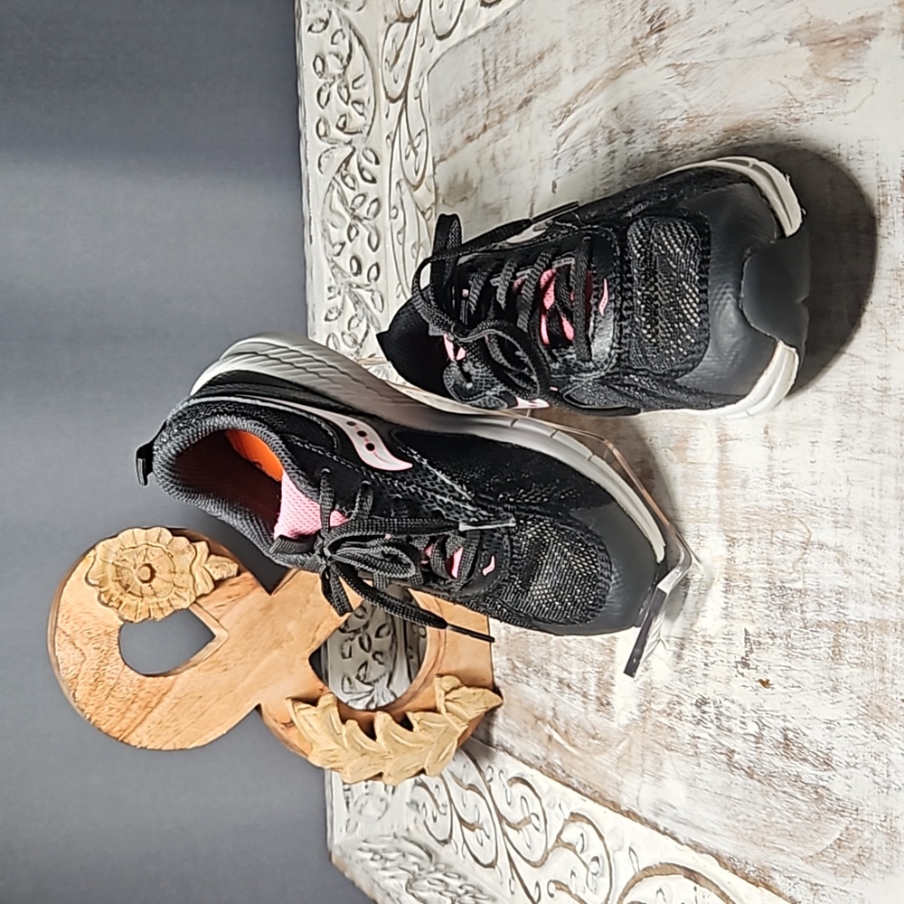 Saucony Velocity Girls Running Shoes -Black/Pink Size 11.5 W